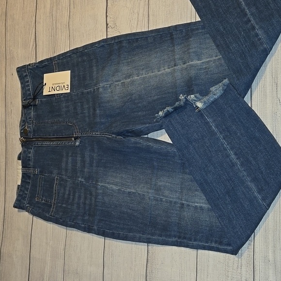 EVIDNT Tangier Step Hem Straight Cropped Jeans Medium Wash Size 30 NWT - Picture 1 of 16